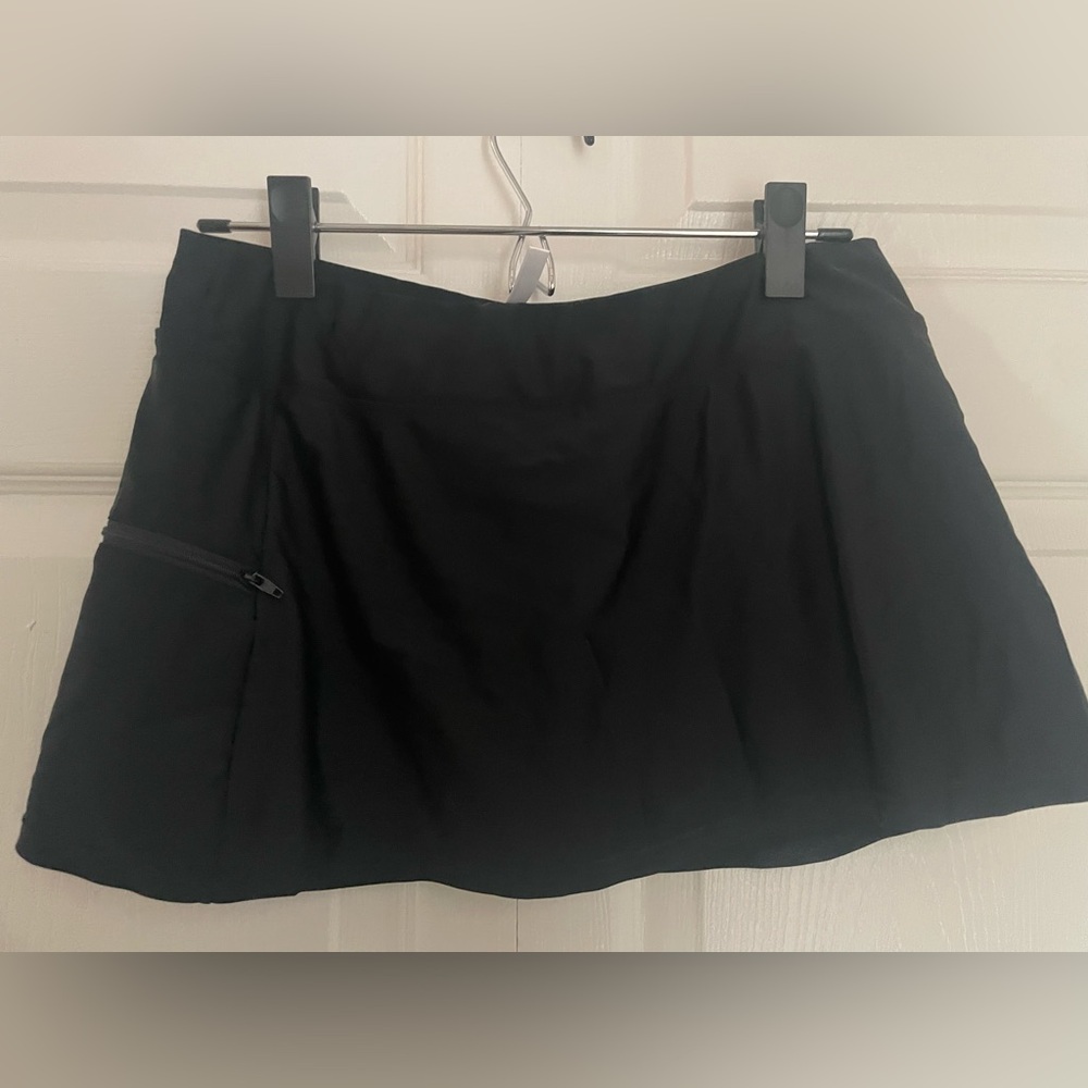 beach diva Swimming swimsuit Skirt Skort Size 8 black zip pocket